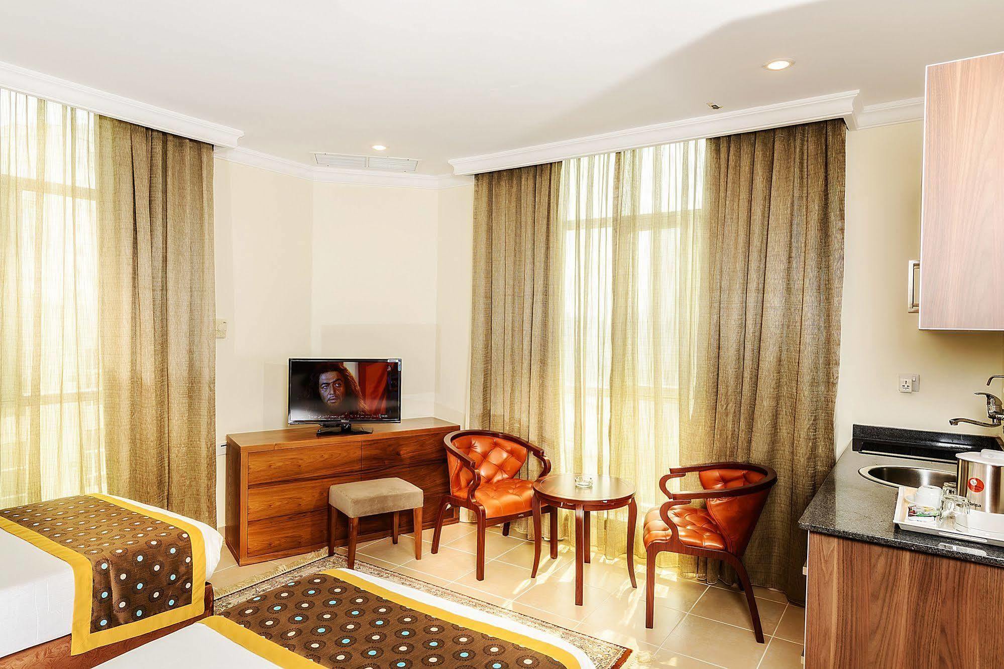 Bravo Royal Hotel Suites Kuwait City Exterior foto